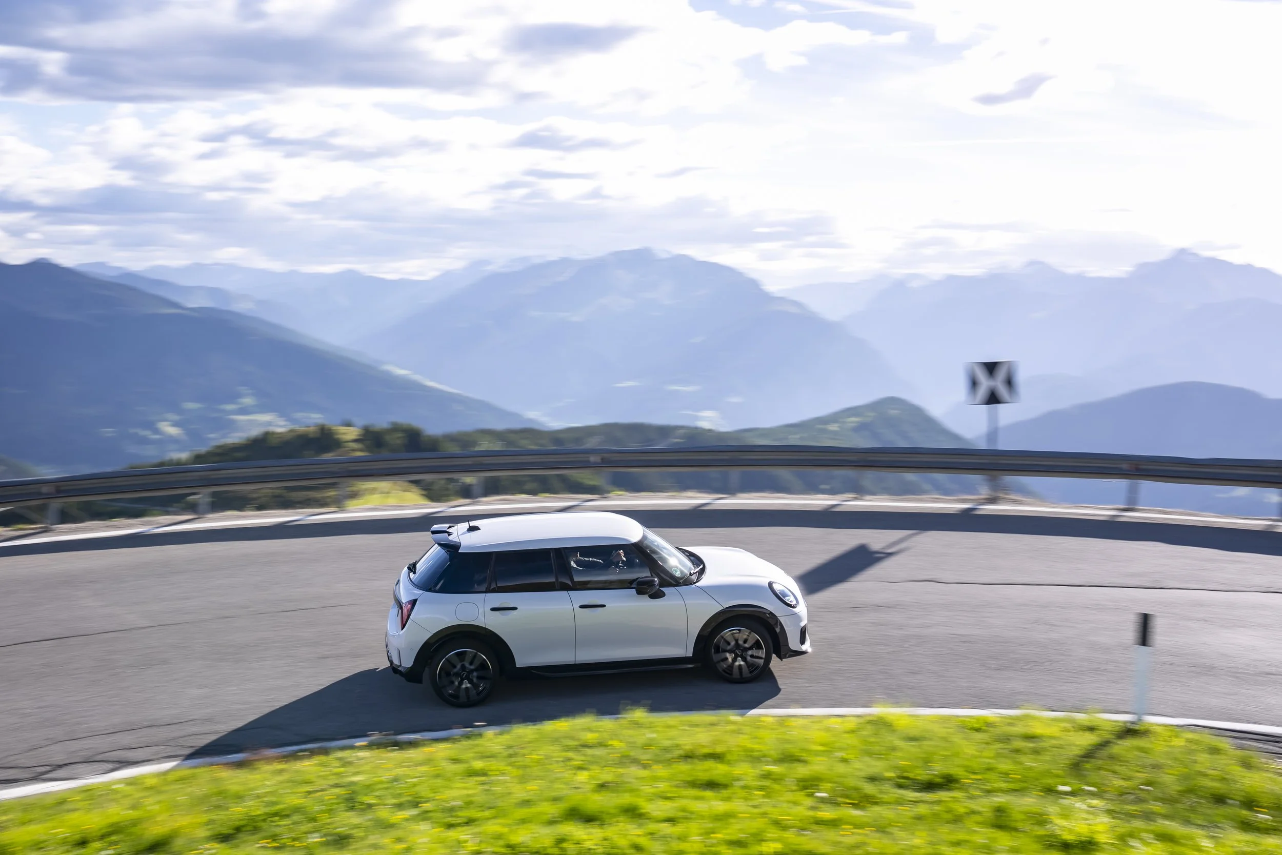 Mini Cooper on Jaufen Pass 2