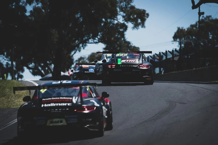 Home to the legendary Bathurst 1000 race, the Mount Panorama circuit in ...