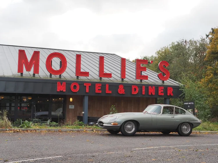mollies-motel-diner-is-a-perfect-pit-stop-in-oxfordshire-detour