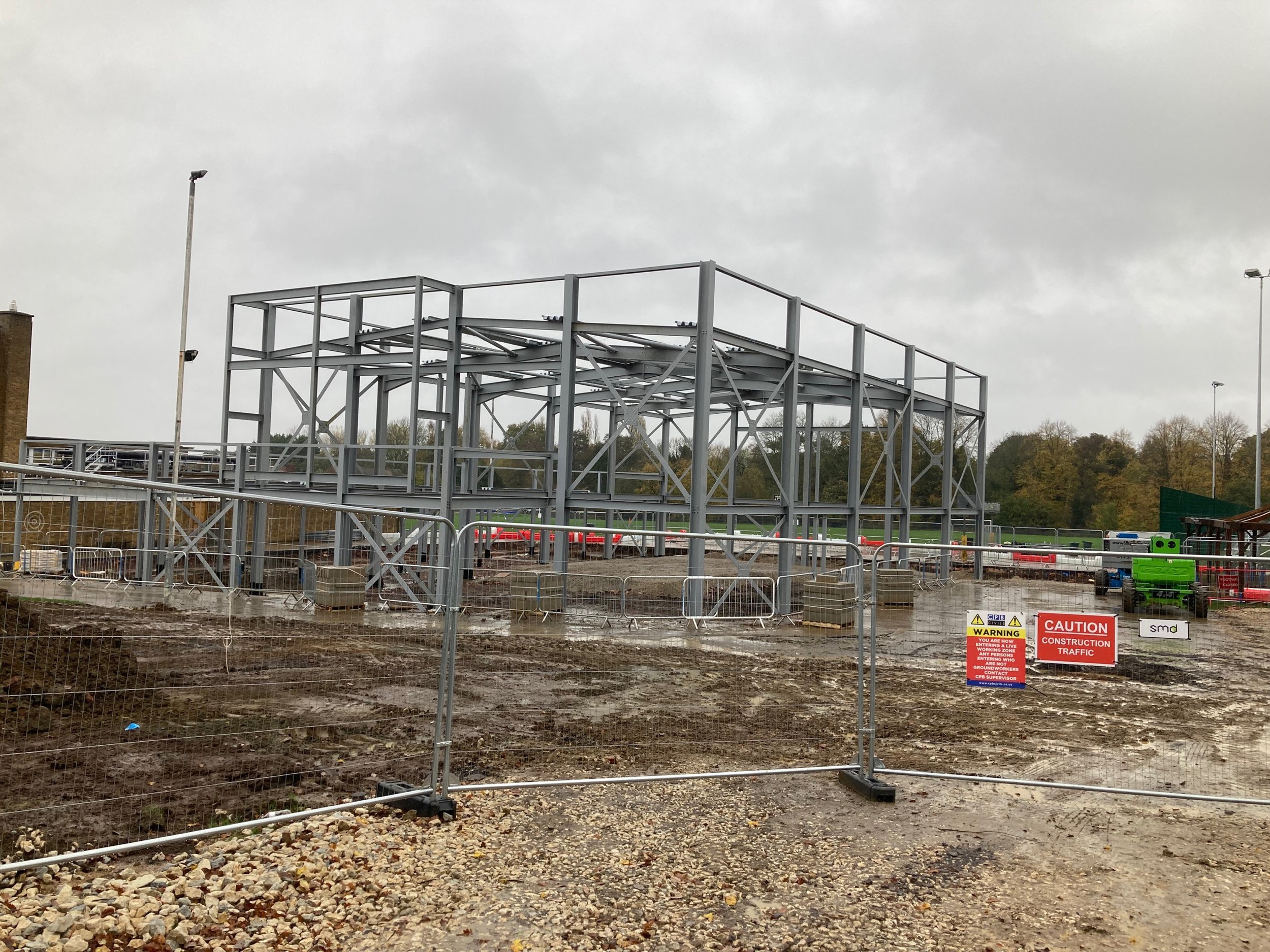 Fulbrook School - the steel structure of the sport hall, as of November 2022