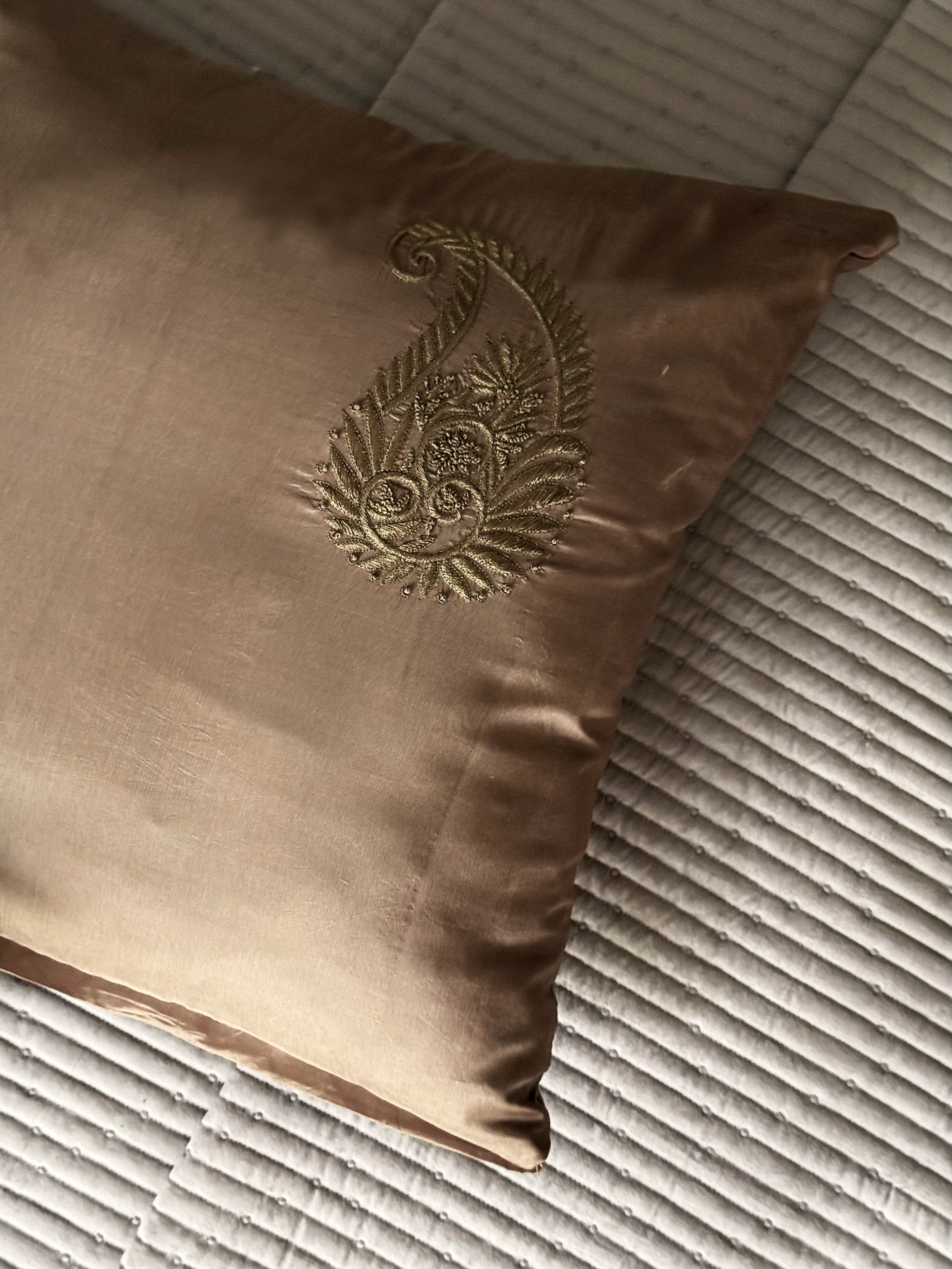 Kairi: A Study in Silk and Slowness