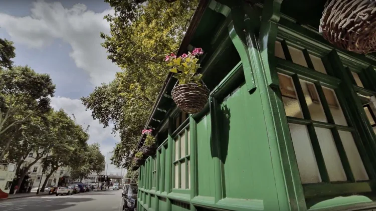 Inside The Cabbie's Shack - A Day in the Life