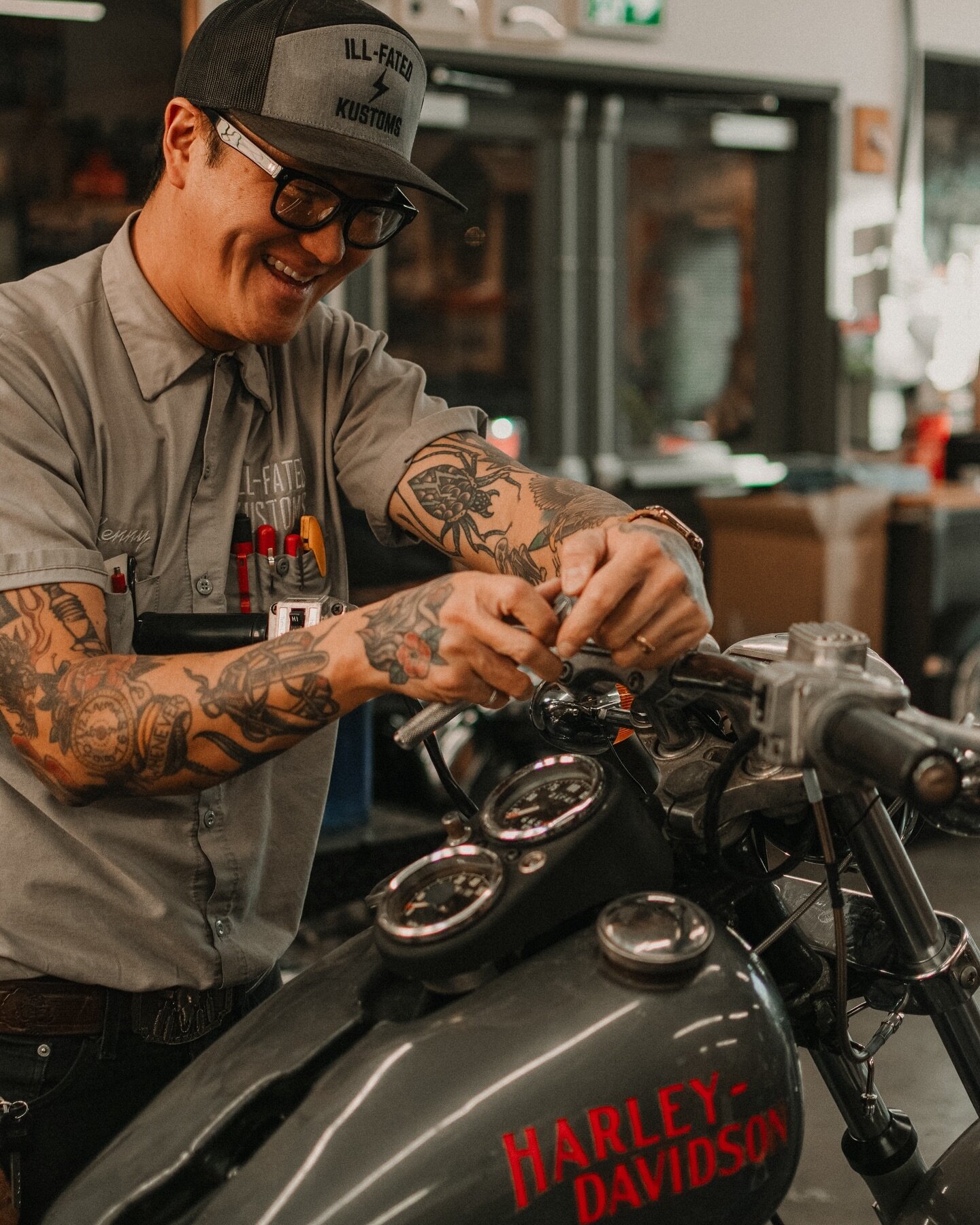 Happy (actual) Birthday to the ill-fated guy himself, @kwantumkenny!

📸 @capturedbyjslvr ❤️

#yyc #yycnow #yycshop #yycshoplocal #yycbusiness #motorcycle #motorcycleshop #illfatedkustoms #custom #service #restoration #inspection #fabrication