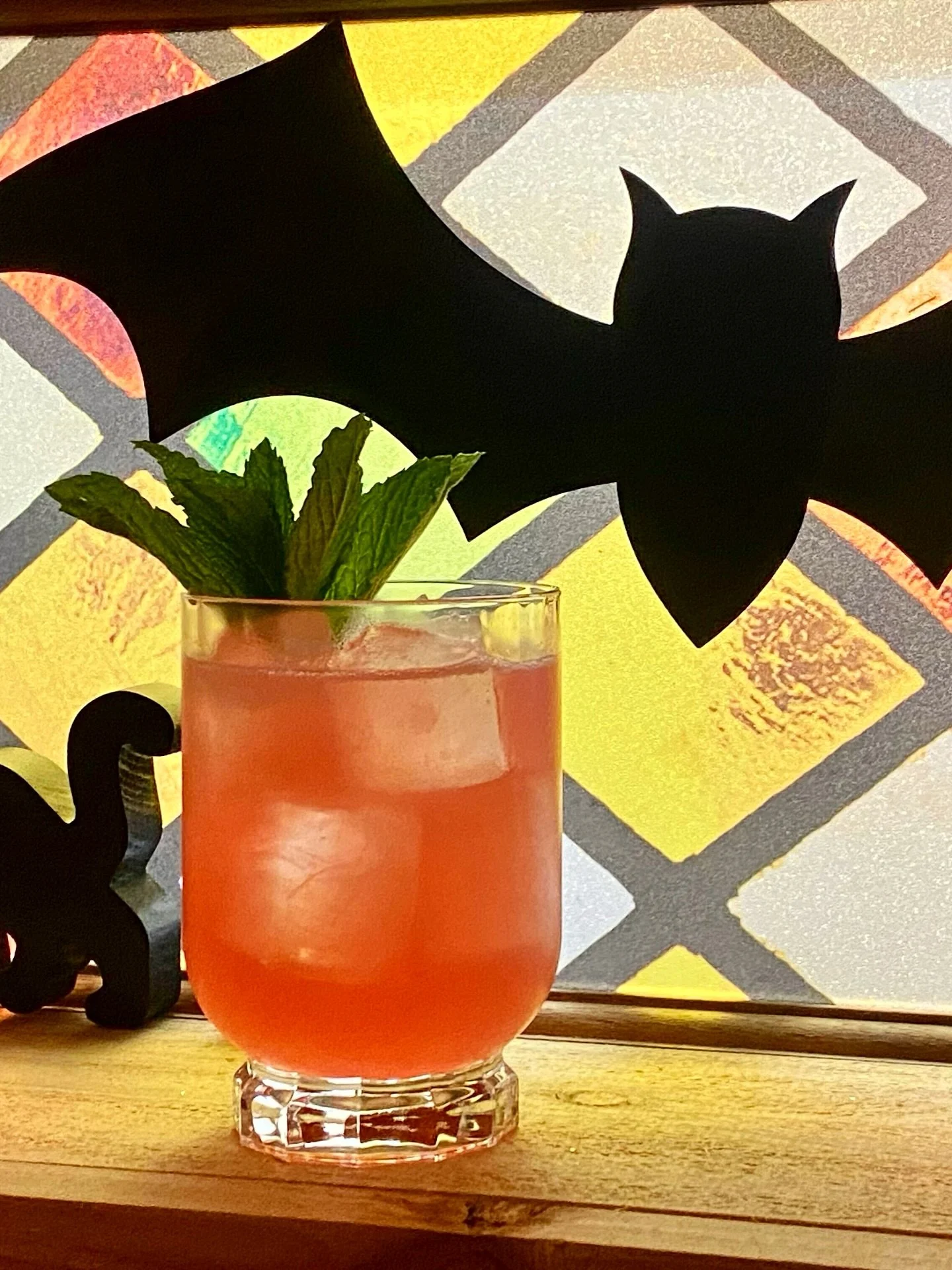 Aaaaand a chalkboard spesh from the bar team tonight: Twilight&rsquo;s Delight! Gin - Lemon - Thistle Liqueur - Cane - Hibiscus