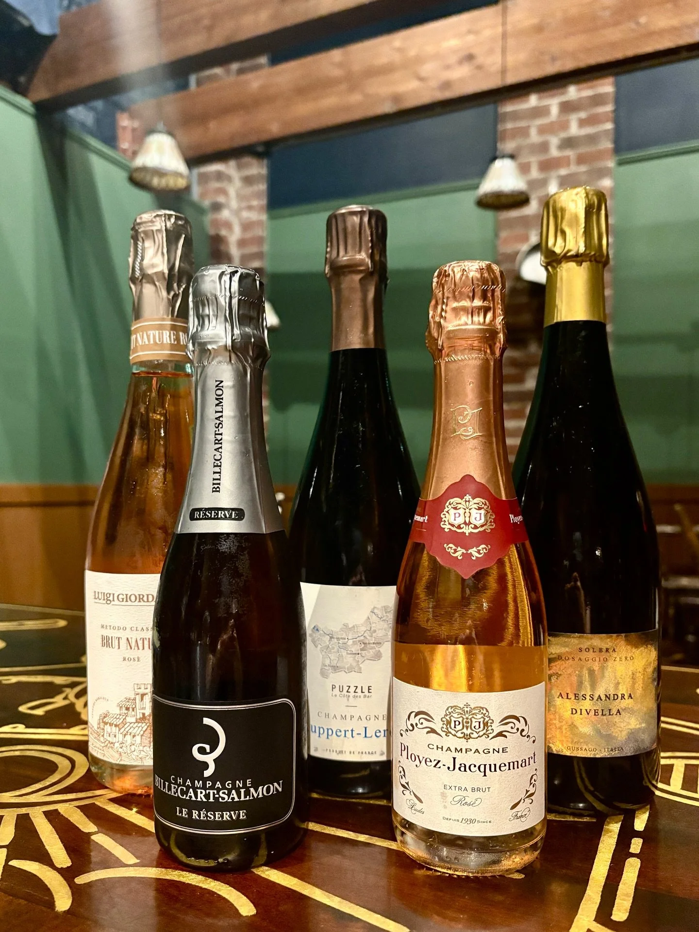 The Club bottle list is always a fun reveal for unsuspecting new guests ๐ We’ve got some absolutely killer bubbles on their right now for those looking to splash out this weekend ๐ค