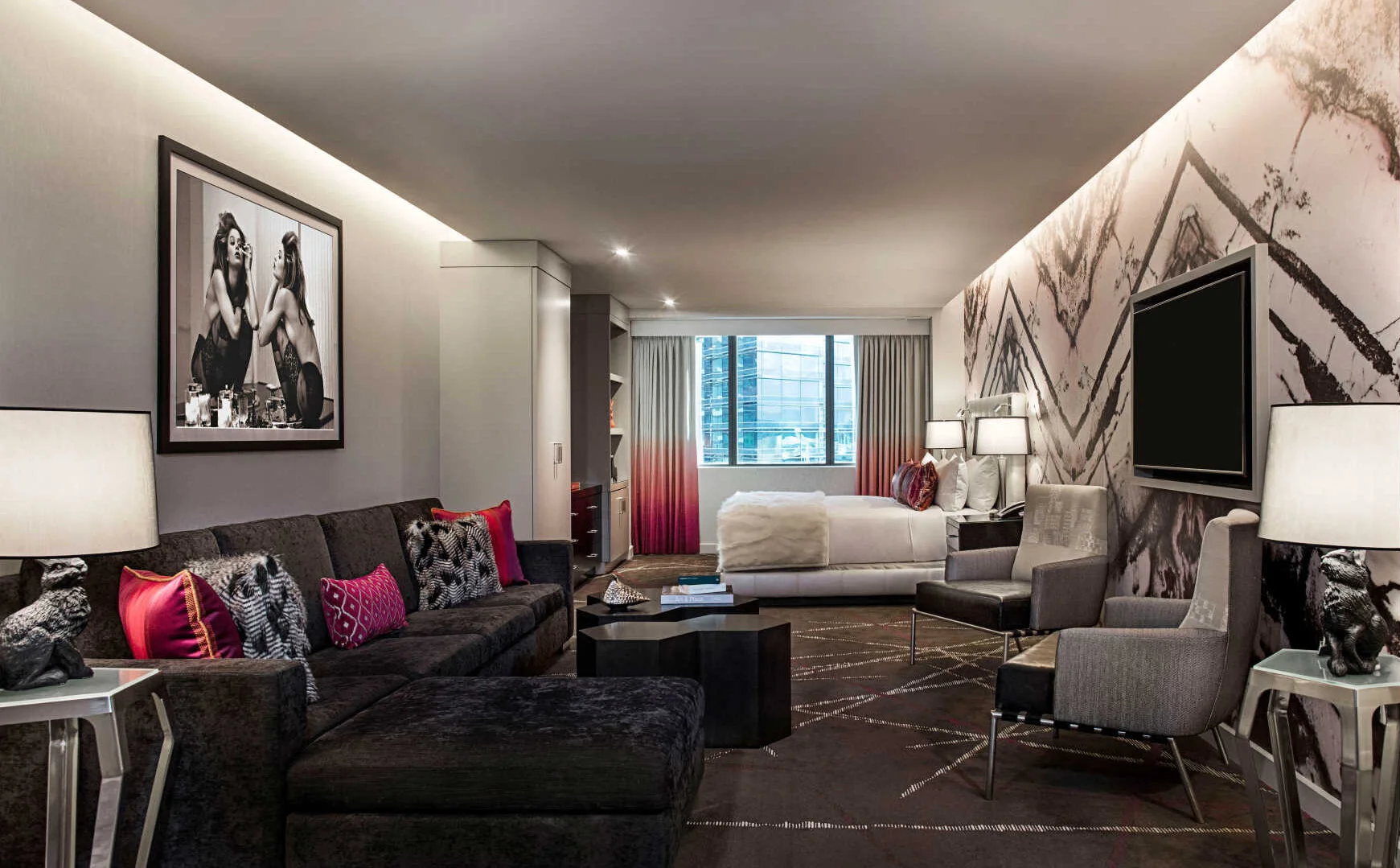 Las Vegas Suite 01_Cropped.jpg