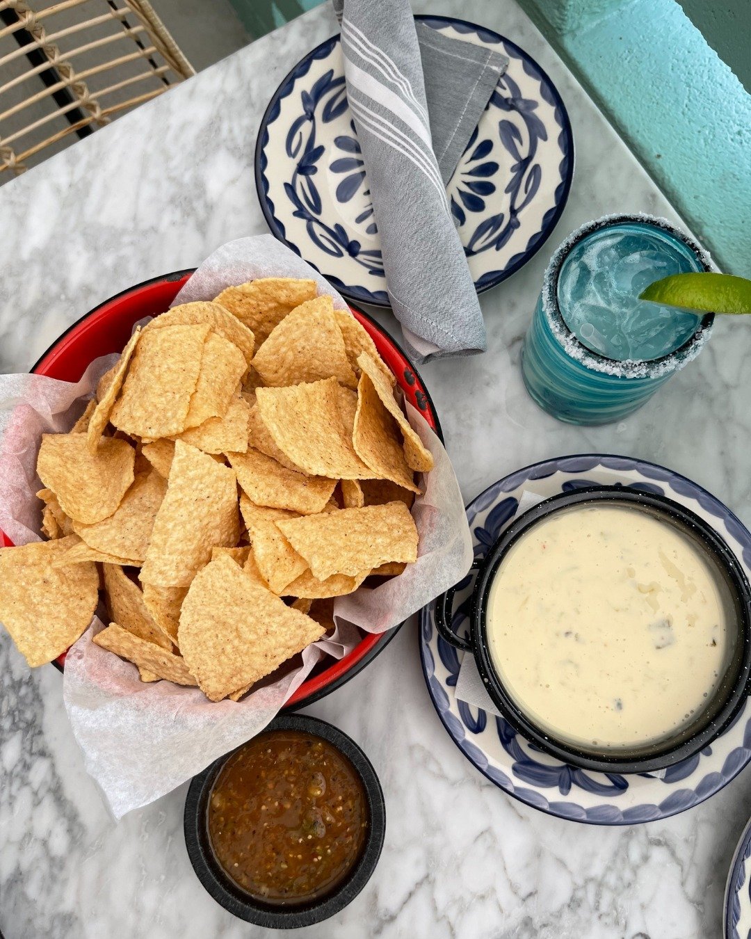 Start simple. Start classic. 👏 Nothing beats a fresh basket of totopos with our Chile con Queso that's creamy, melty perfection made the traditional way and served fresh. 

#santacatarina #santacatarinatx #atxhappyhour #austinhappyhour #lakewayhappy