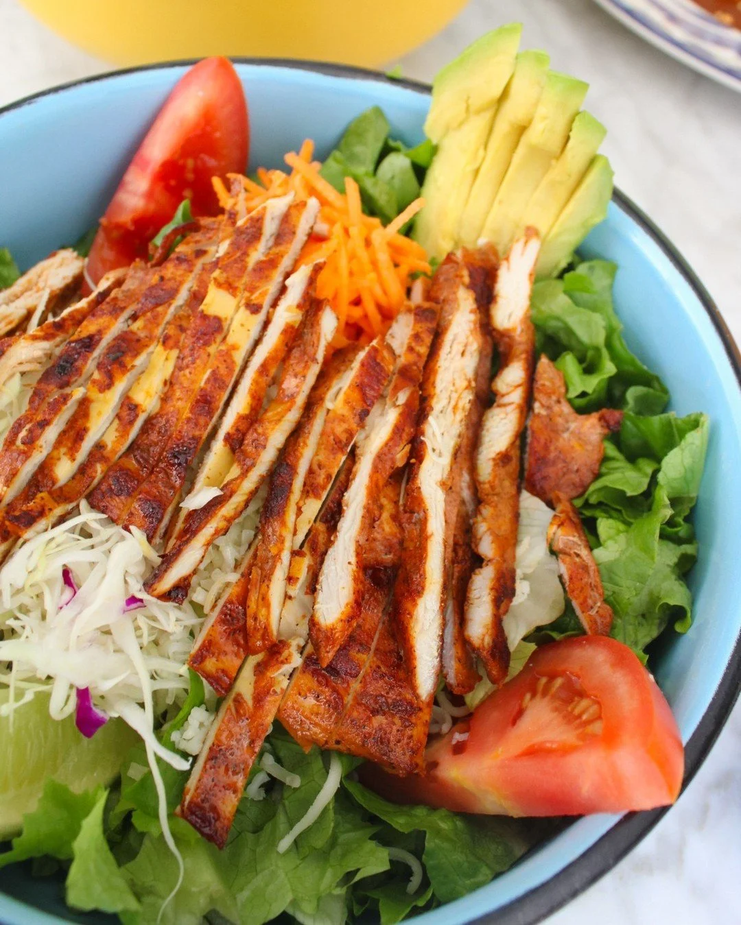 Lettuce state the obvious: We have salads, and they're super delicious! 😆🥗 Pictured is our yucateca salad with chicken breast marinated in achiote. Come try it for yourself! 😋

#santacatarina #atxeats