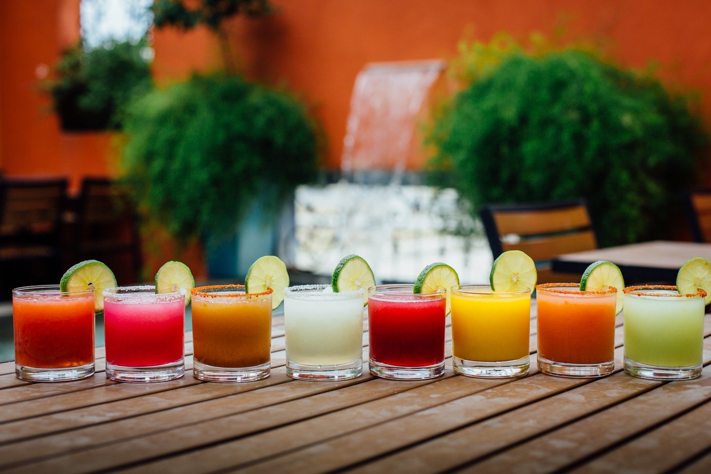 When your Monday is a holiday, your Friday should look like this! 🍹🎉 Make sure you can stop by and see us sometime this long weekend. 😉

#santacatarina #atxdrinks #longweekend