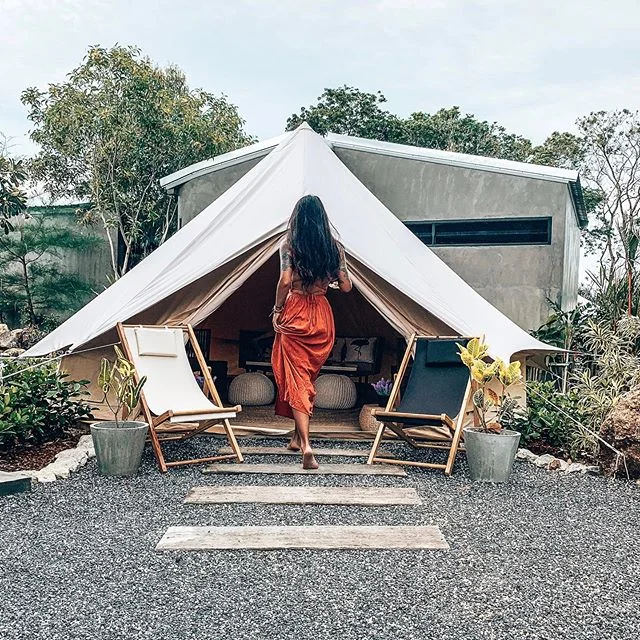 Have you ever been glamping before?? I&rsquo;ve been to multiple Glamping sites around SE Asia and @roostglamping has to be one of my faves! Absolutely stunning.
&bull;
&bull;
I&rsquo;m all about exploring &amp; being in the ocean but it&rsquo;s alwa