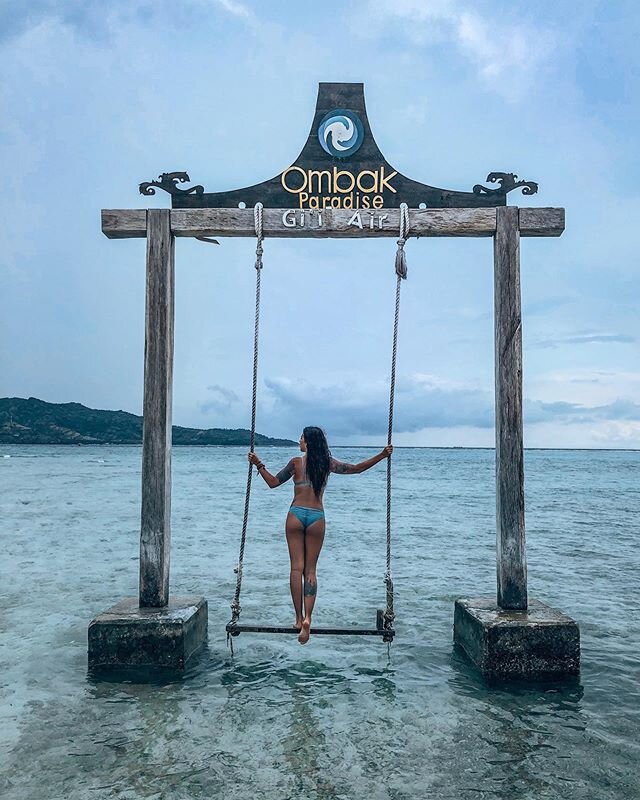 Cue the typical Indo ocean swing pic 🙃💆🏻&zwj;♀️
&bull;
&bull;
&bull;
I find myself posting a lot more about my travels when I&rsquo;m back home in Houston. I look back at all the amazing memories &amp; use all my photos as motivation. I AM MY OWN 
