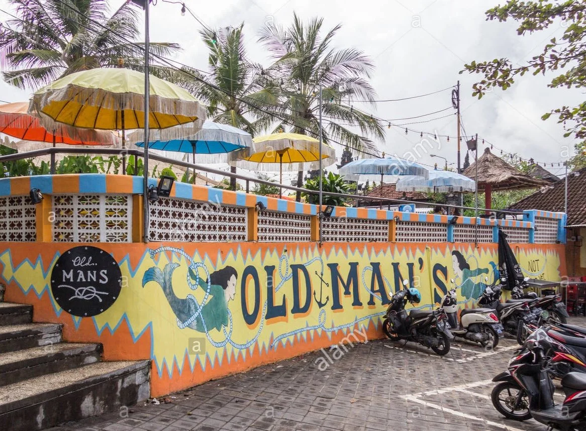 canggu-bali-28th-may-2017-old-mans-bar-and-restaurant-the-bar-is-popular-with-young-australia-surfers-PFPEBB.jpg