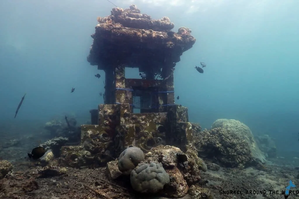 Jemeluk-bay-underwater-temple.jpg