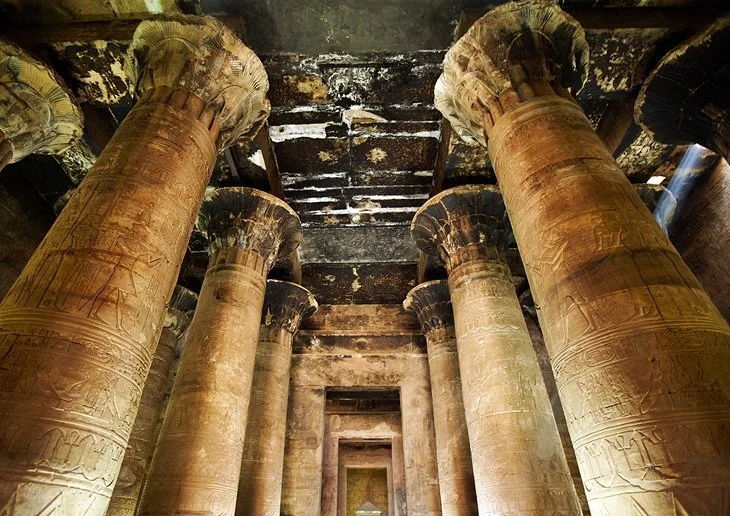 egypt-edfu-columns-in-temple-of-horus-vestibule.jpg