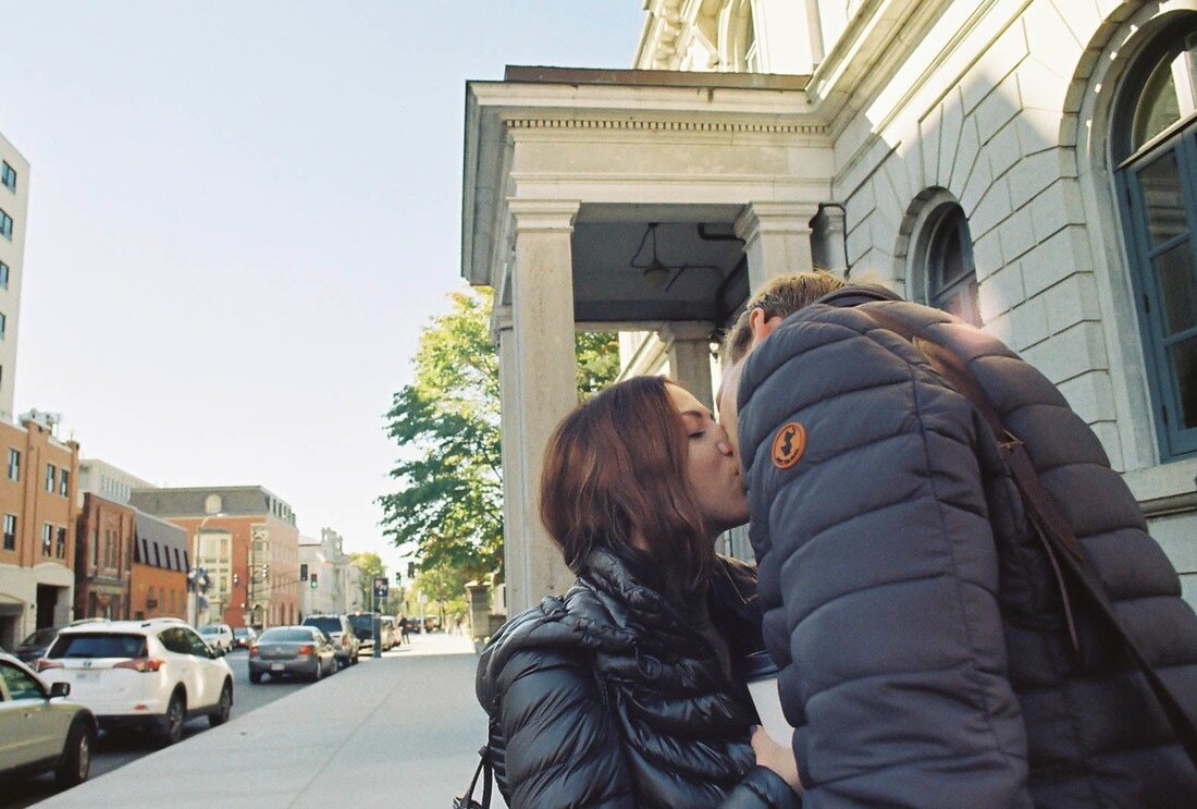  While wandering the streets of Kingston, the team managed to shoot some random, unplanned, fleeting and fun-filled couples’ photography. 