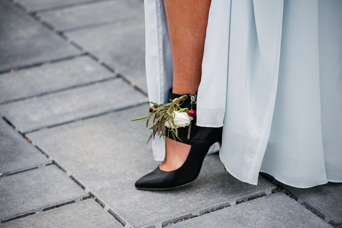 bride flower anklet for winter wedding 