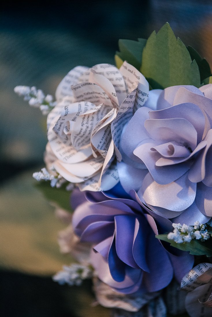 Blue and white paper flowers at the wedding