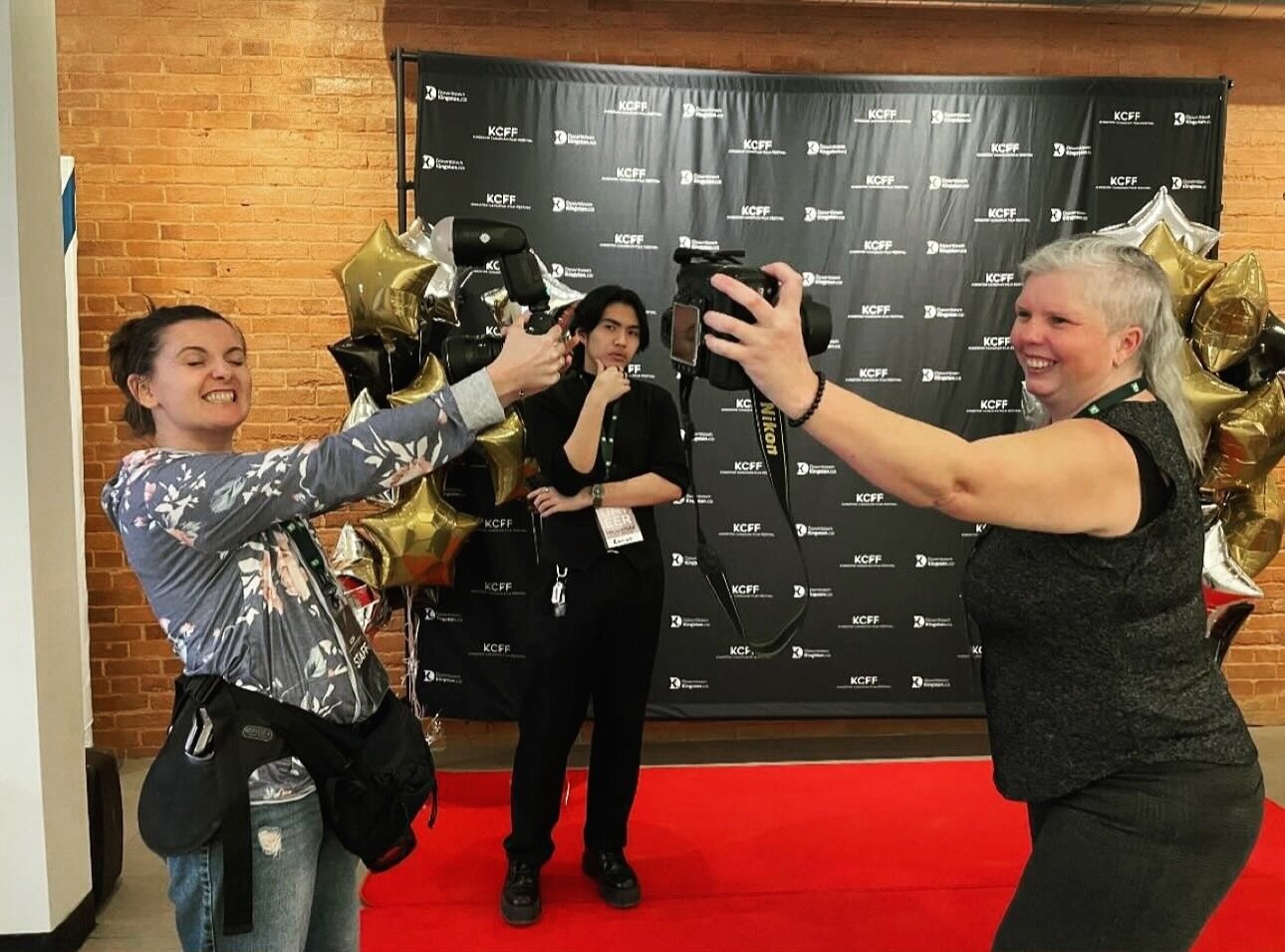 Believe it or not, I actually do know how to use a camera 😂😂 and yes I AM working hard.

Thanks @ubuskills for capturing the shenanigans at @kingcanfilmfest this week 🥰🥰