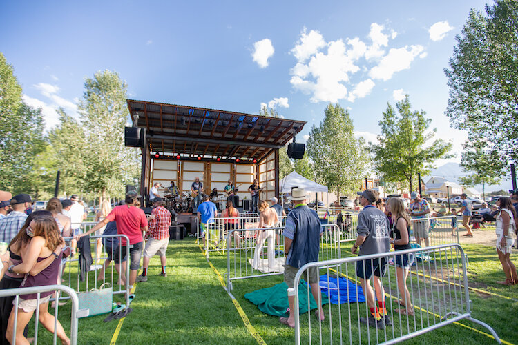 the-lawn-surf-hotel-buena-vista-colorado-leftover-salmon-fourth-of-july-concert-live-music-1.jpg