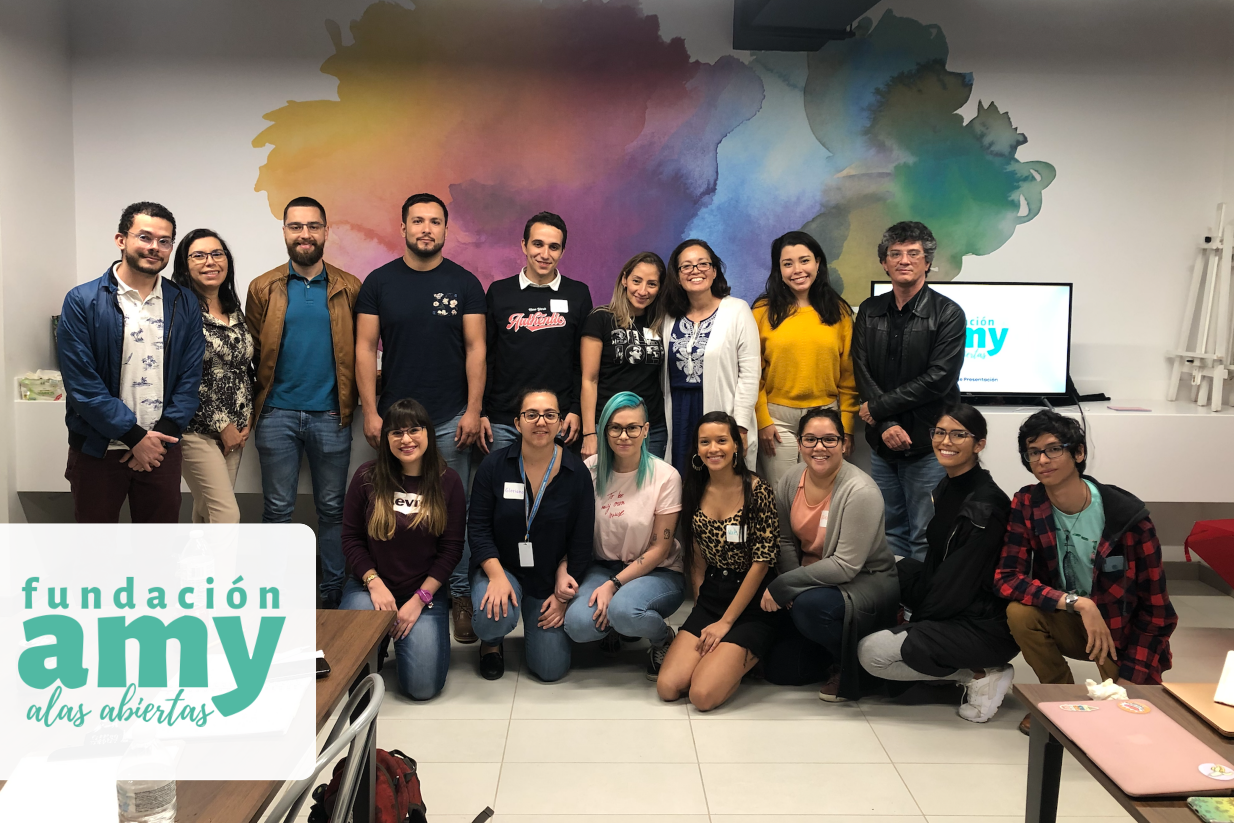  Volunteers and staff members of the Amy Foundation during a workshop (October 2019). 