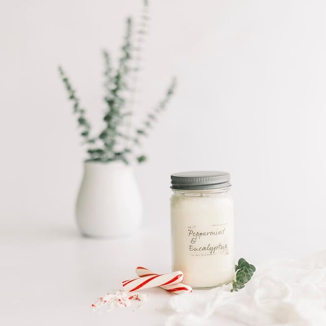 This fan favorite, spa-like scent is a relaxing way to end the day 🛀
&bull;
&bull;
#candle #candles #soycandle #soywaxcandles #soycandles #handmade #homedecor #home #gifts #soywax #candlemaking #decor #scentedcandles #candlelover #candleshop #waxmel