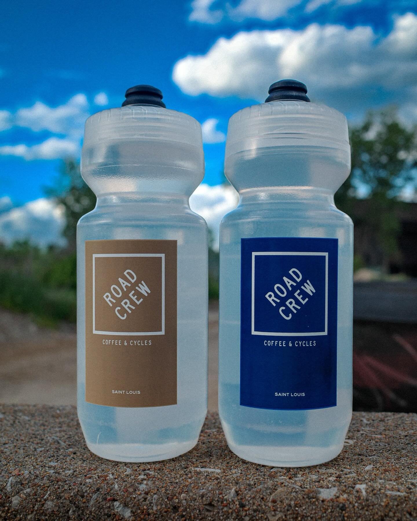 Introducing our new SIGN Bottles! 🔶
Our new water bottles feature a new emblem. This nods to the ROAD WORK AHEAD signs commonly seen on the streets. These signs often inspire us to take a different route on our bikes, which we find excitement in the