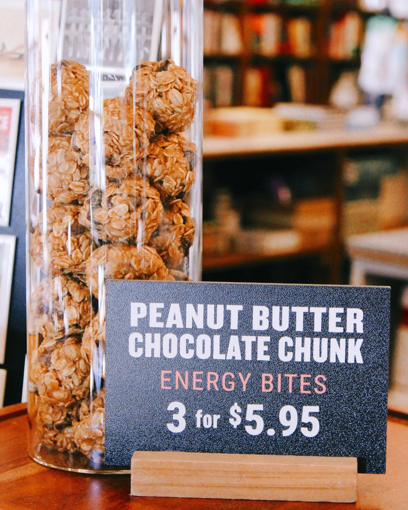 For your next study session at Dusty, try pairing your coffee with a few Peanut Butter Chocolate Chunk Energy Bites to keep you going.✨

#studysnack #kstate #finalsweek #bookscoffeecommunity #aggieville #manhattanks