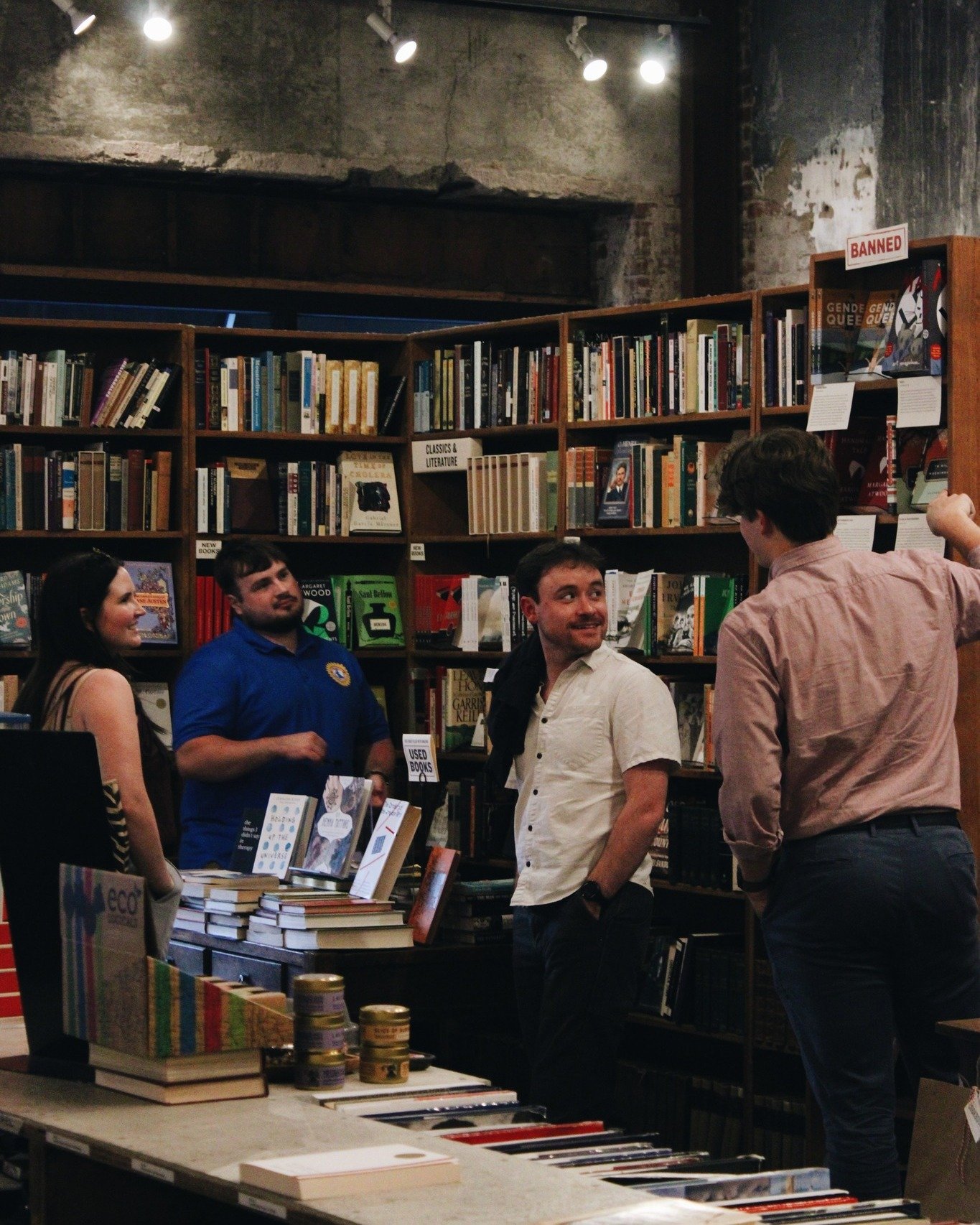 We love when we can capture moments like this&hellip; genuine moments of friends catching up between the shelves. Moments like this don&rsquo;t happen in big-box stores; they happen in small, local spots you choose to support. 🤍

Thank you for choos