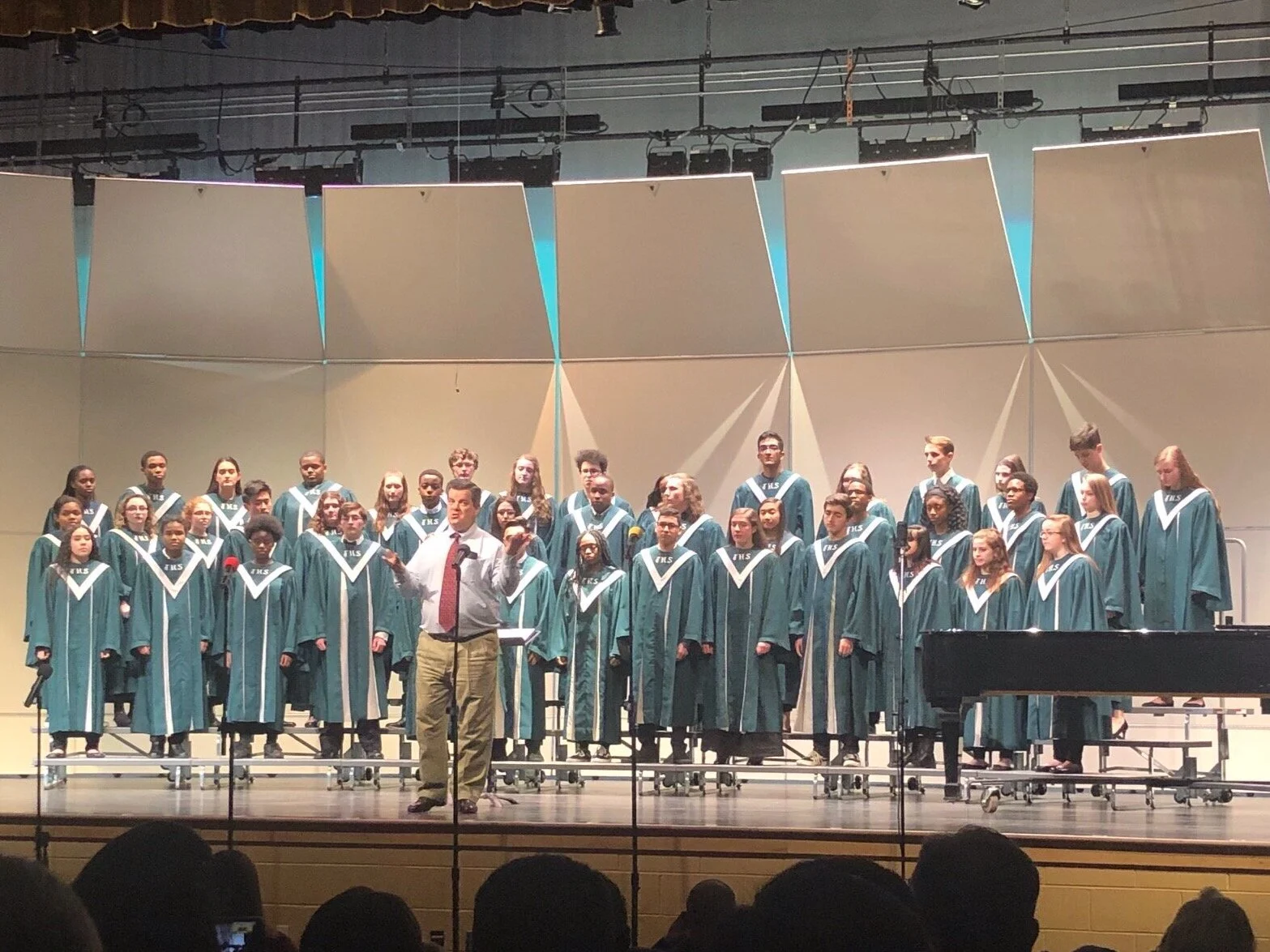 2018-2019 Concert Choir.jpg