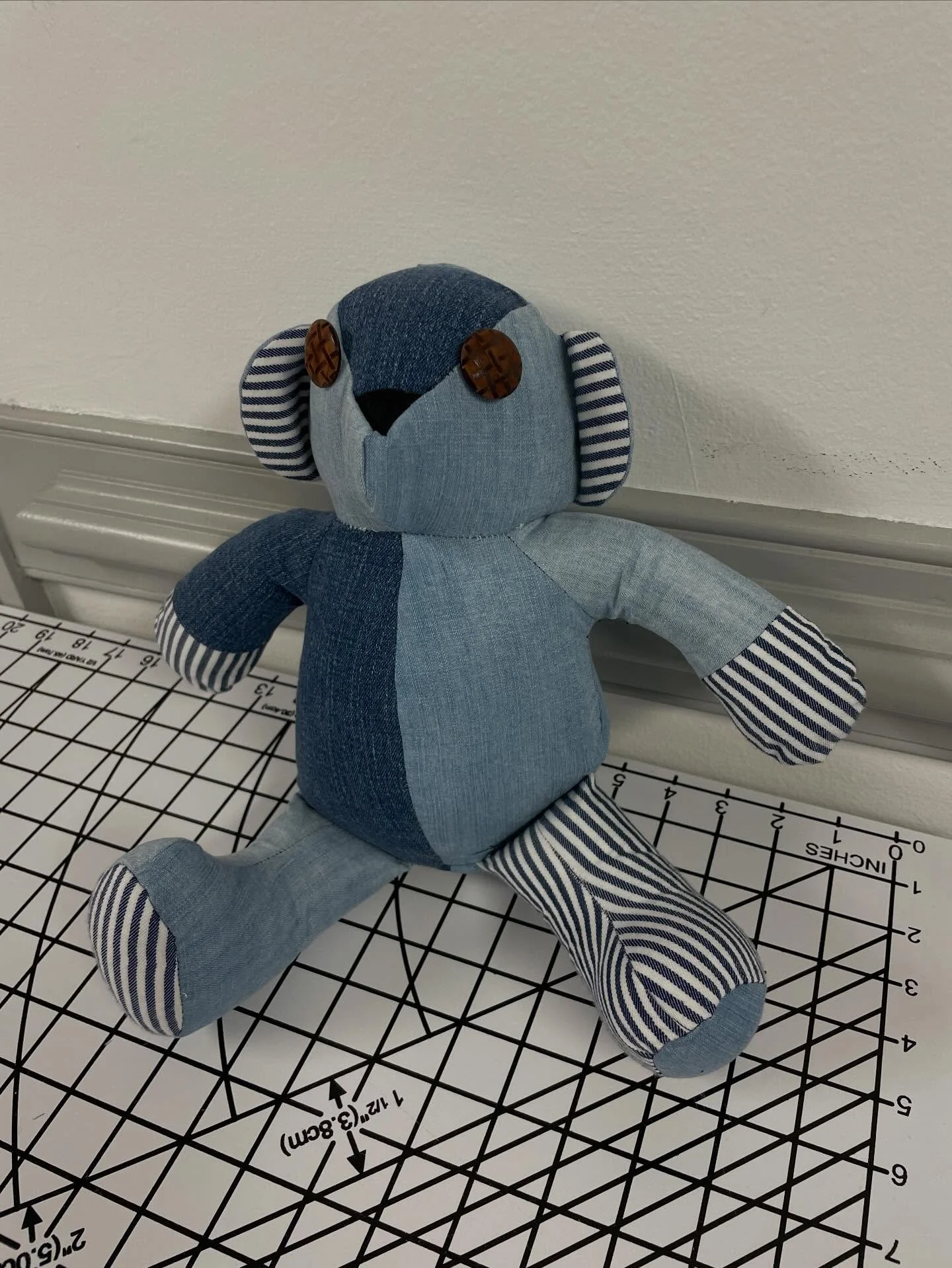 Some really impressive creations coming from our Private lessons and intermediate classes! Taught by the lovely Peggy Merritt. 
A memory bear made from old clothes, two collared jackets and a Christmas themed pot holder.