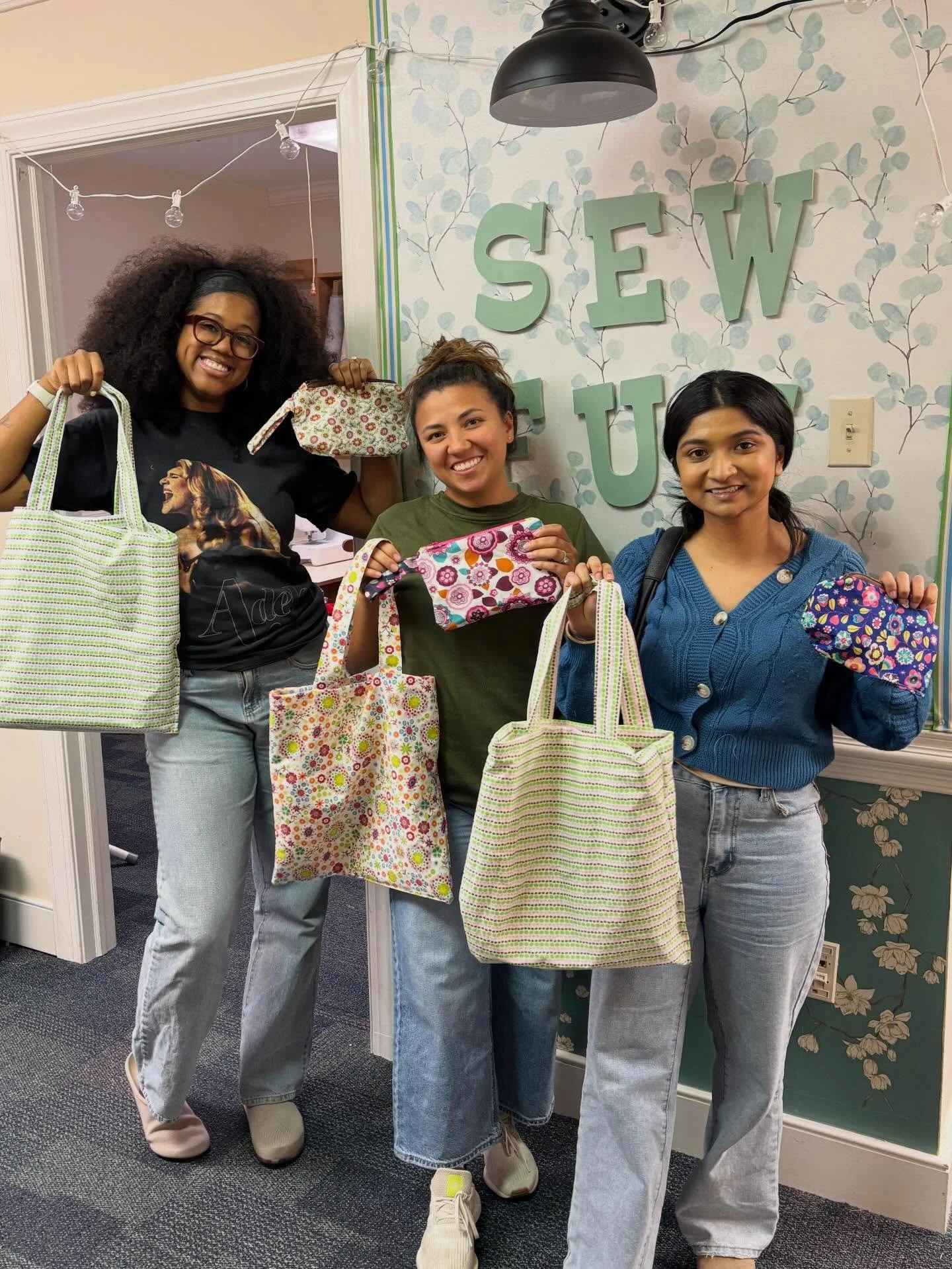 A fun group for Thursday night beginner sewing! 
We often get asked about what supplies are best for setting up a sewing table at home.. All of our favorite tools and sewing machines you can find on the Sewfun store 🧵