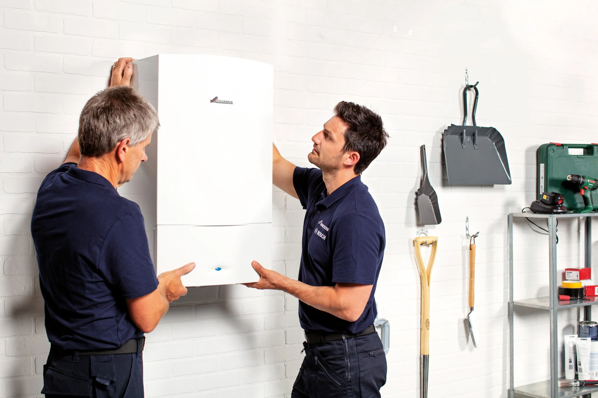 Worcester_Bosch_CDi_Classic_Installers_Fitting_In_Garage.jpg
