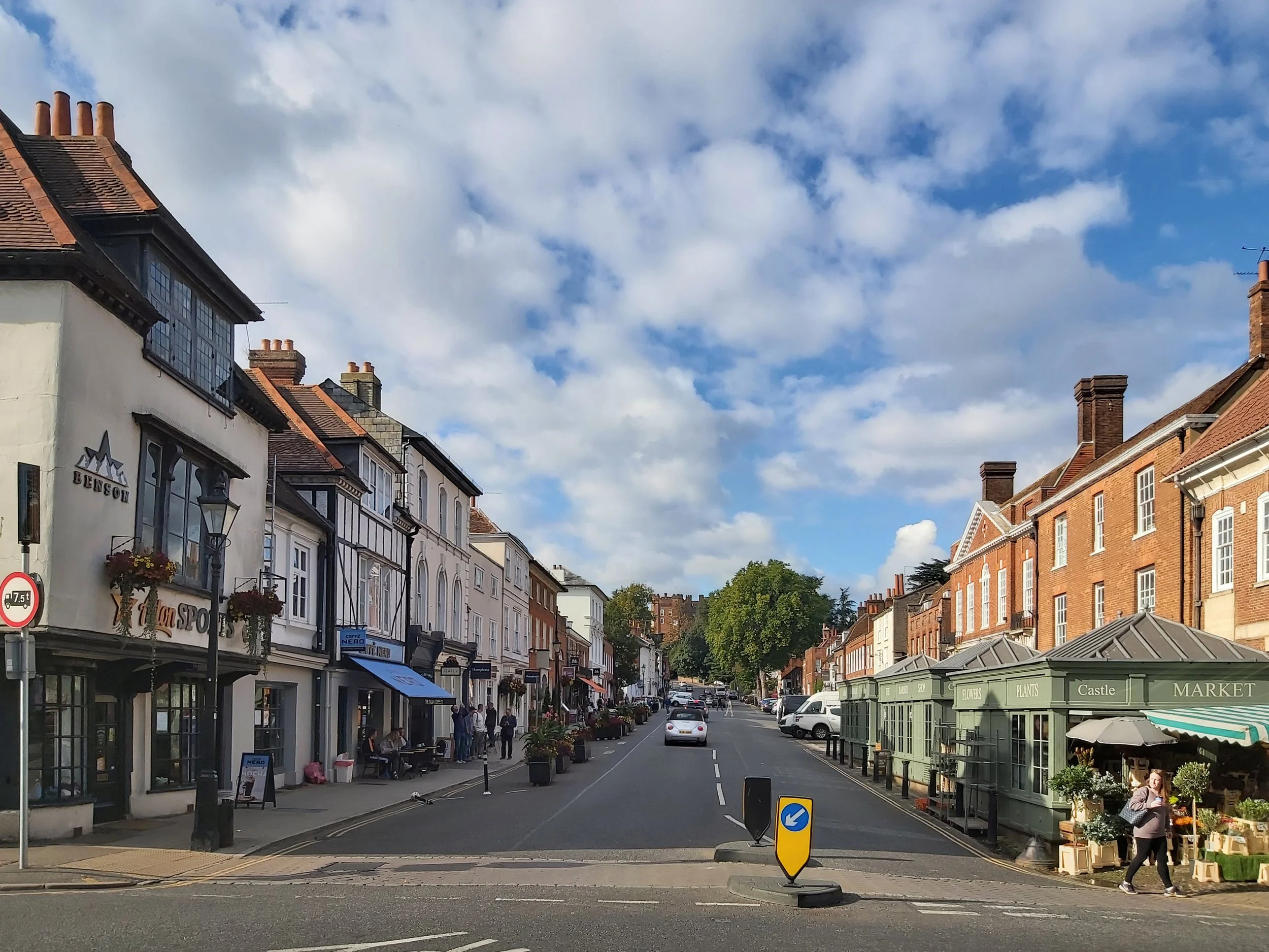 View_of_Castle_Street_Farnham_looking_north_2022-09-29.jpg