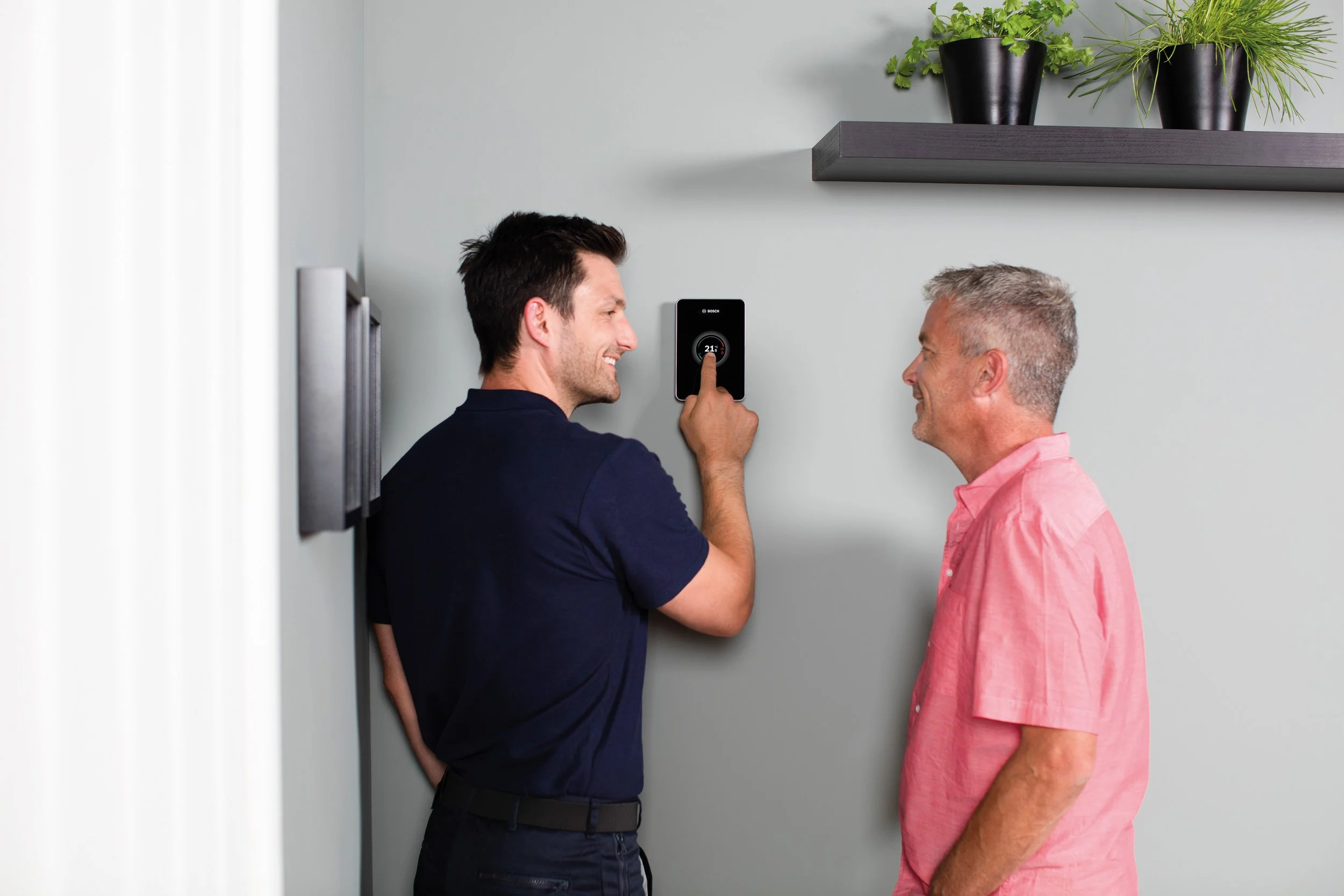 Worcester_Bosch_Model_and_Installer_Interacting_With_EasyControl.jpg