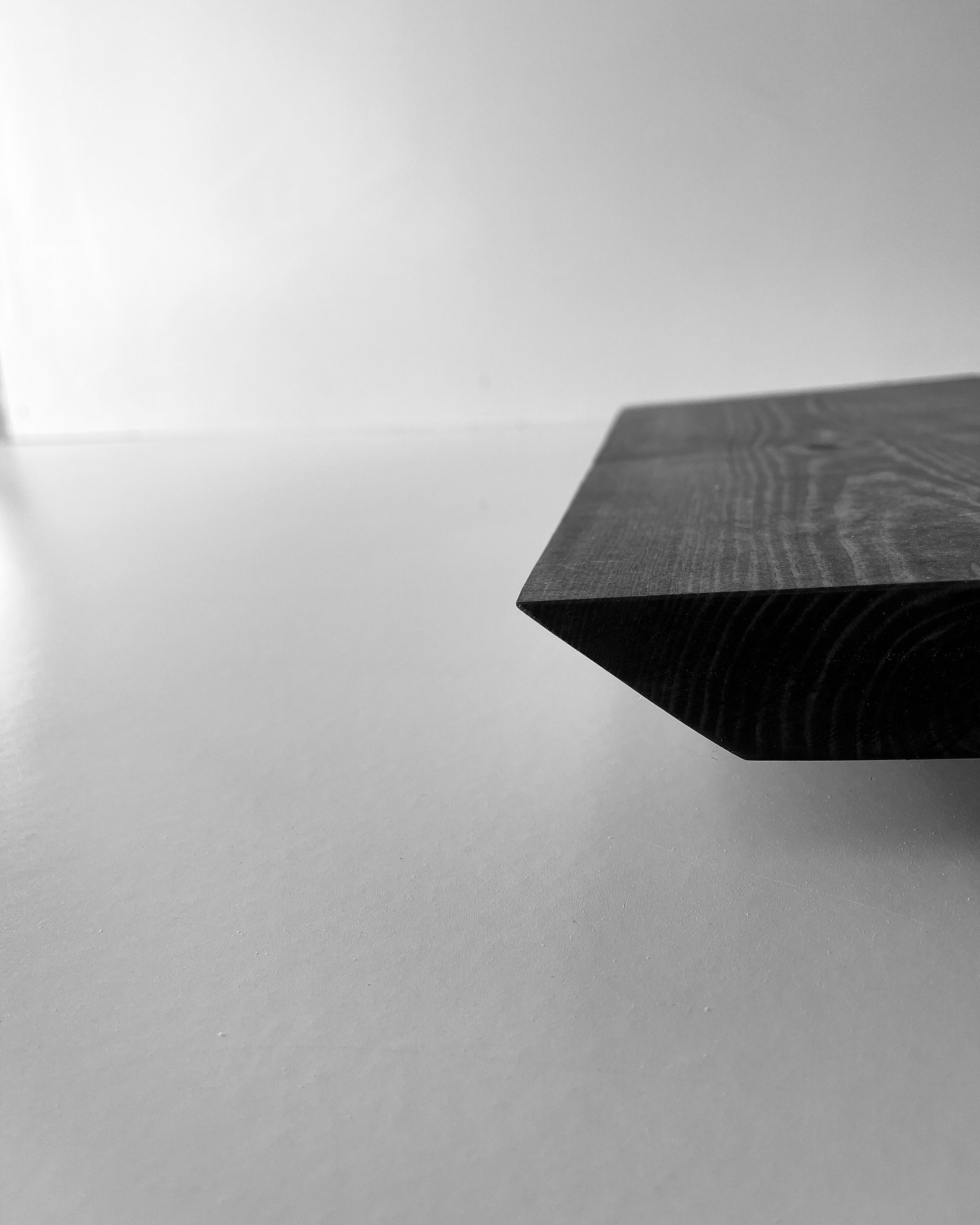 New table edge bespoke option - sliced #bespoke #customfurniture #design #interiordesign #woodenfurniture #handcrafted #handtools #customdesign #foryou #yourchoice #bespokeservice #oneofone