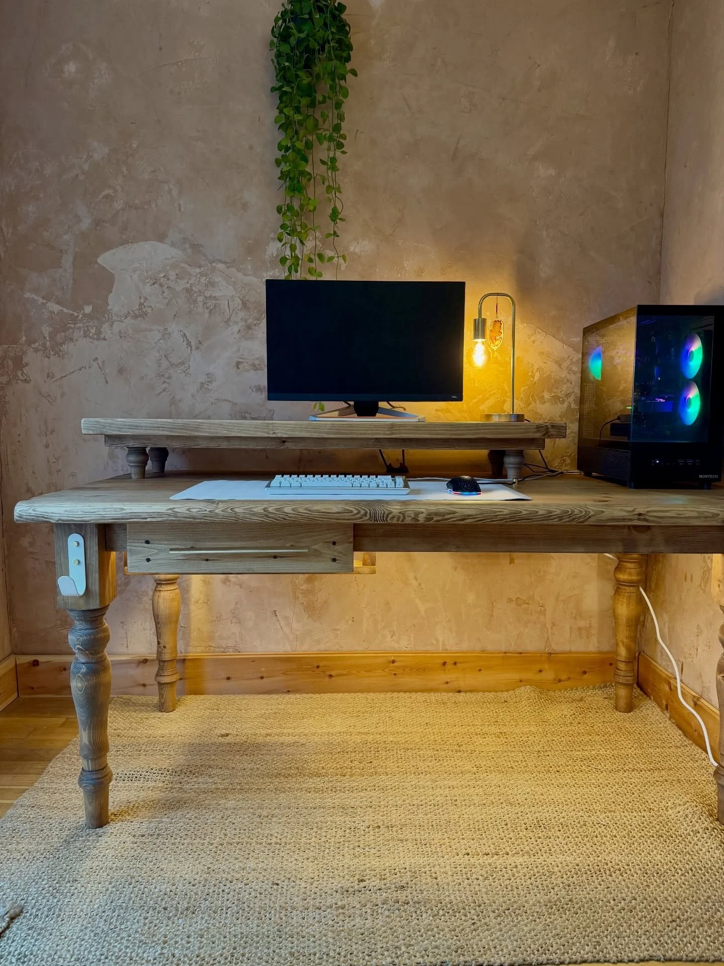Farmhouse Desk &amp; Monitor Stand #carpenter #wood #art #handmade