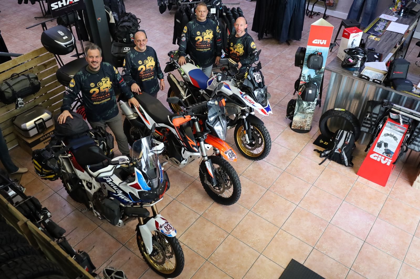 PHOTO-2023-04-06-19-00-49 2.jpg