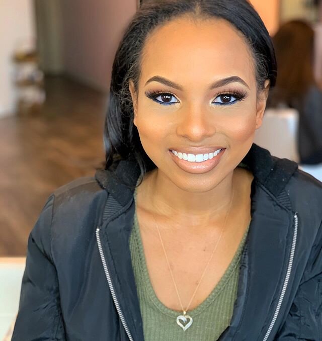 A smile like this seals our Posh Soft Glam. Book your soft glam today! 
#nashville #poshsoftglam #softglam #nashvillemua #makeupartist #nashvillesalon #nashvillemakeupstudio #smile #makeup #meharrymedicalcollege