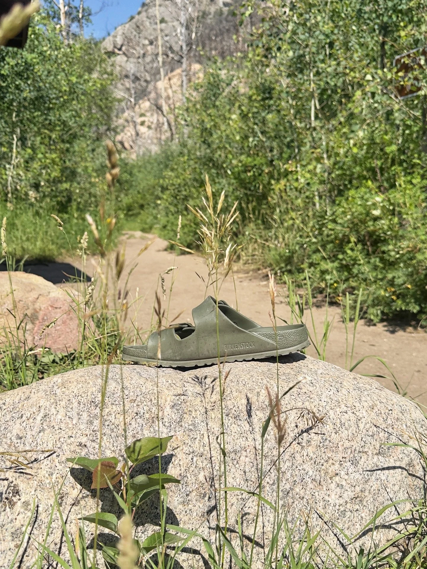 So, I lost a shoe in the wilderness.

Backpacking with @yw.bee always teaches me something. Sometimes it&rsquo;s that you need to find a #3 pit to evade lightning (🤷&zwj;♀️), but this year&rsquo;s lesson was that people are pretty dang great.

Somew
