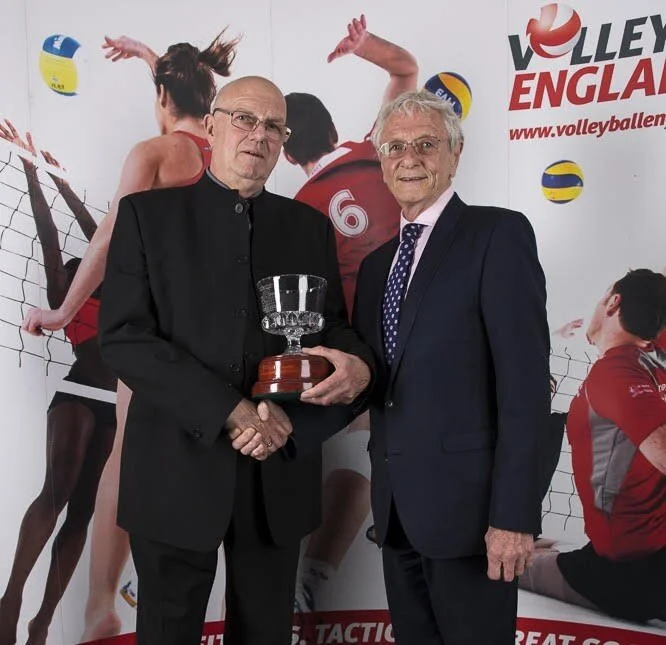 Gordon receiving the Peter Wardale Trophy from Richard Callicott.