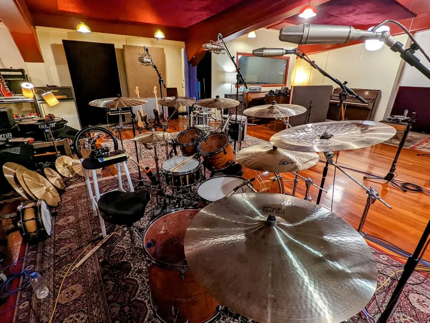 Been far too long since I've been back in the studio with my old mates @jakobtheband. 15 years a while between drinks, but this record is making up for it 

#postrock #thelabrecordingstudio #heavymusic #chur #valves #neumann