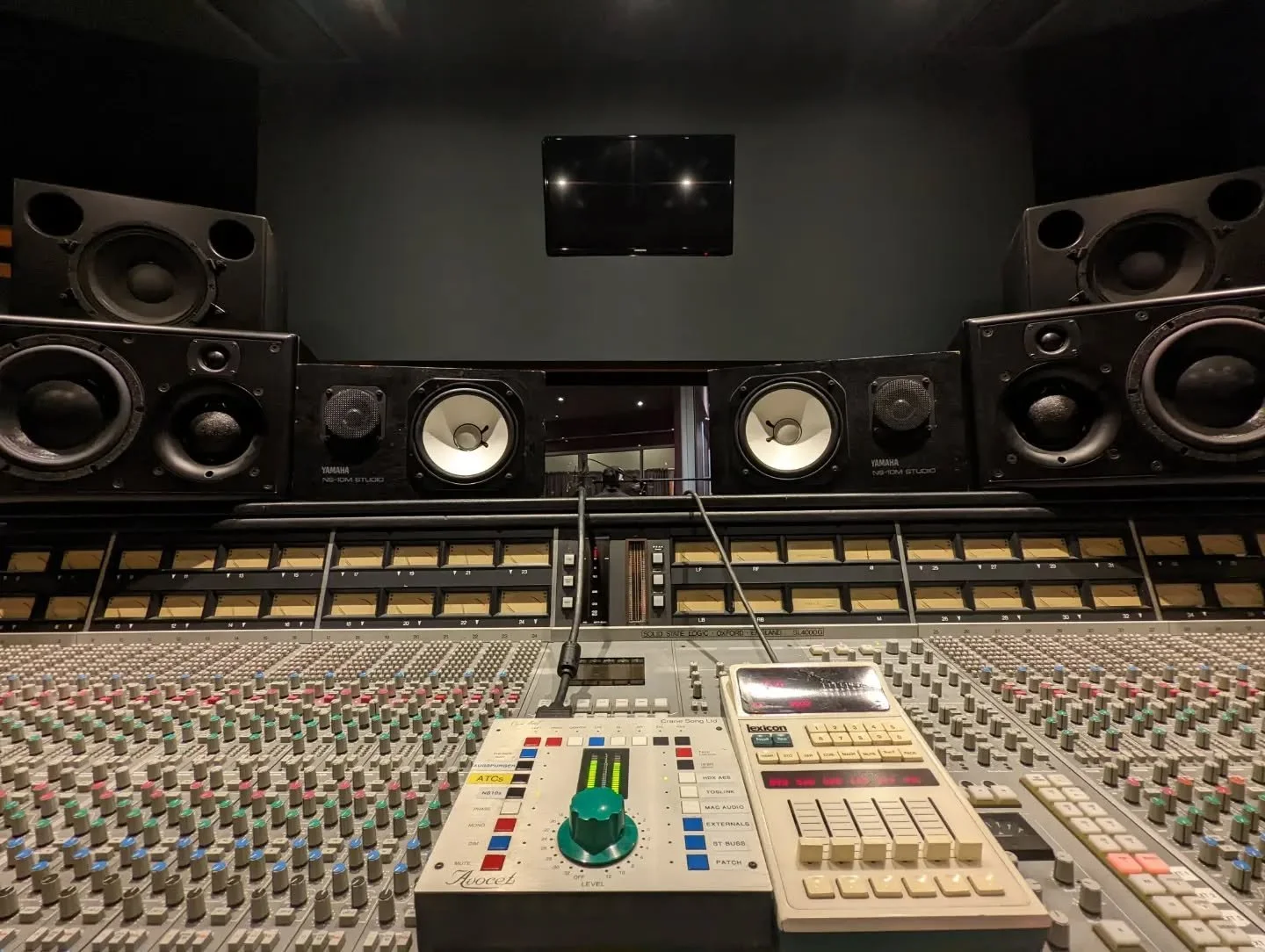 An honour and a privilege to be part of capturing magic this week with @levitationorchestra 

@livingston_studios provided the perfect environment and special thanks to @lukefarnell for making sure nothing was a problem 

#recording #engineeringlife 