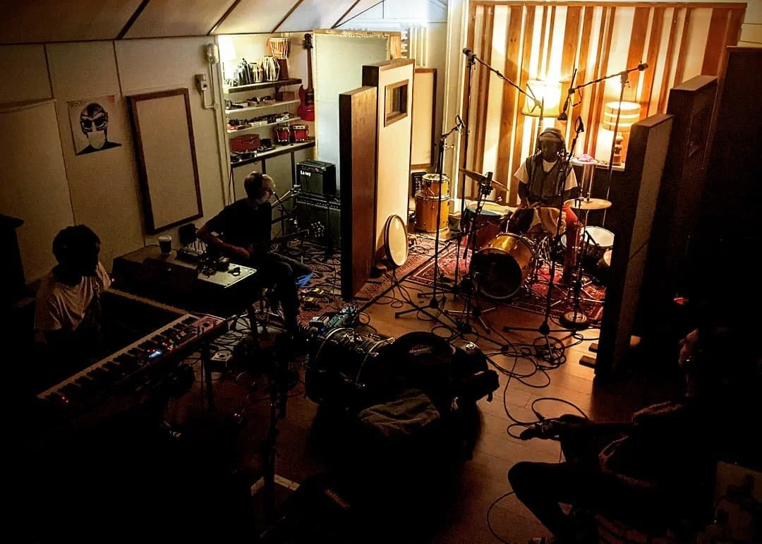 @invarianceofficial discovering alternate timezones before lunch 

#recording #moodyvibes #peak #ludwig #traynoramps #fenderprecisionbass #nord #engineerlife #lightship95 #gamechanger