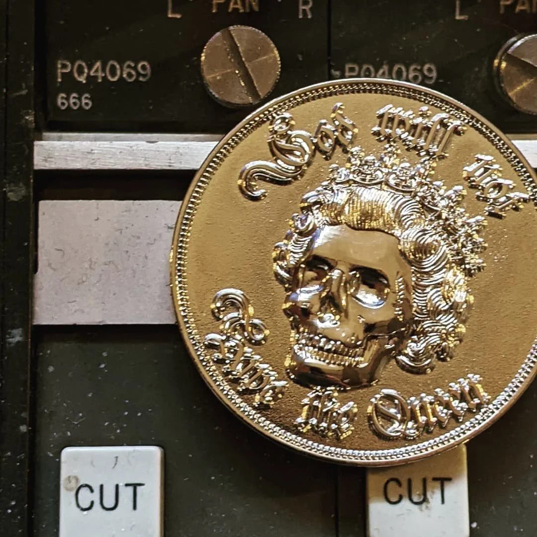 Treasure found on the console and the #666 module identified. Must mean @wearesaintagnes are here

#studio #studiolife #recordingstudio #recordingstudiolife 
#audioengineer #engineerlife #producer #producerlife #inthestudio #photooftheday #londonmusi