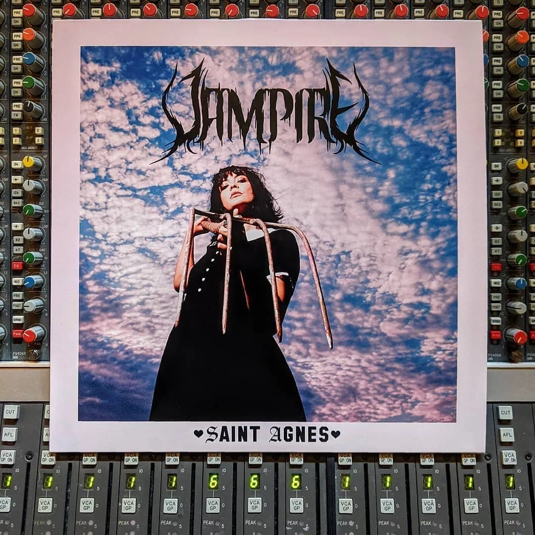 Credit: record / mix