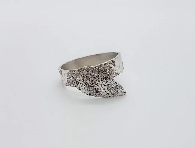 Turning leaf etched sterling silver ring.jpg