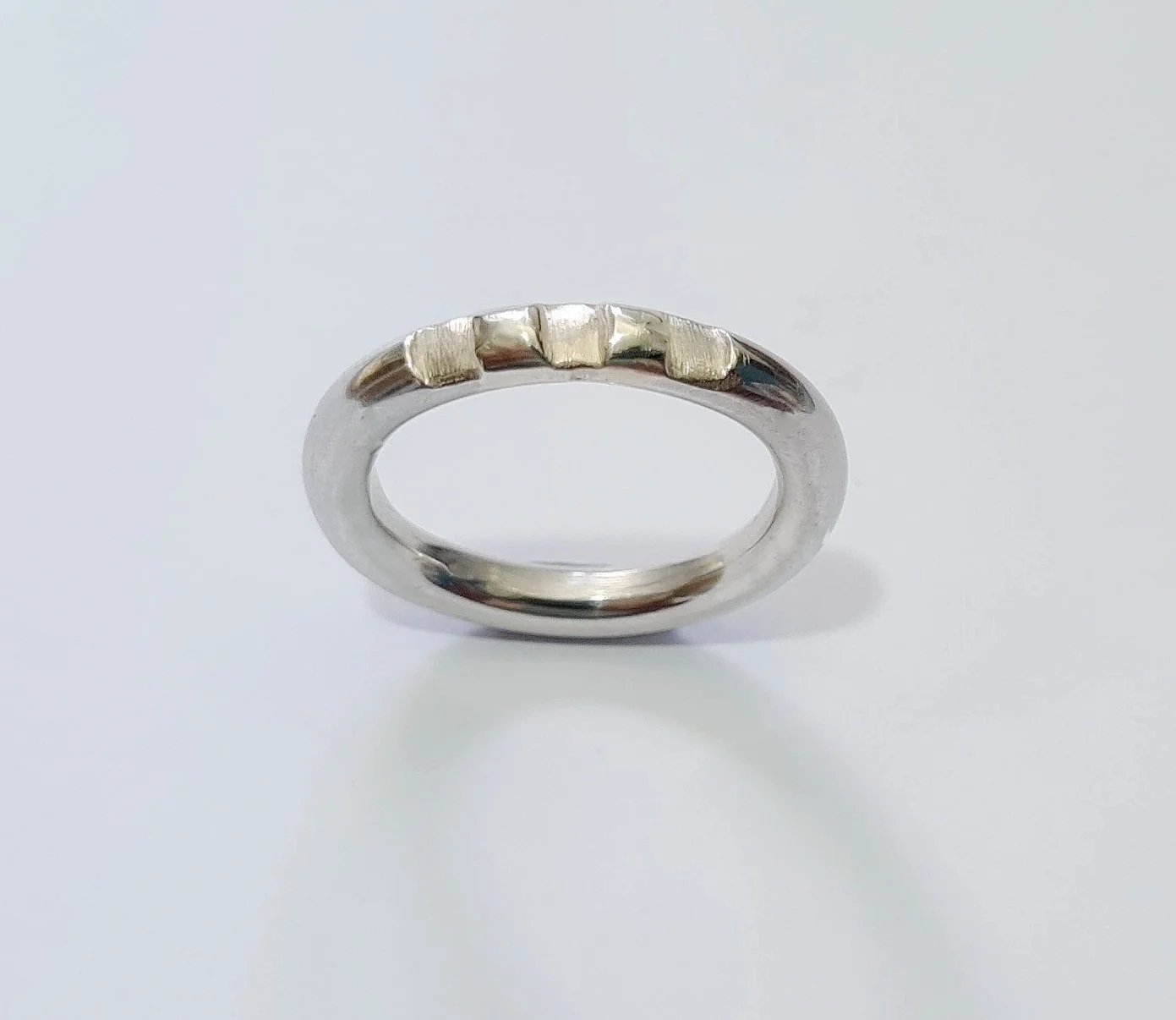 Sustainable silver ring with square design