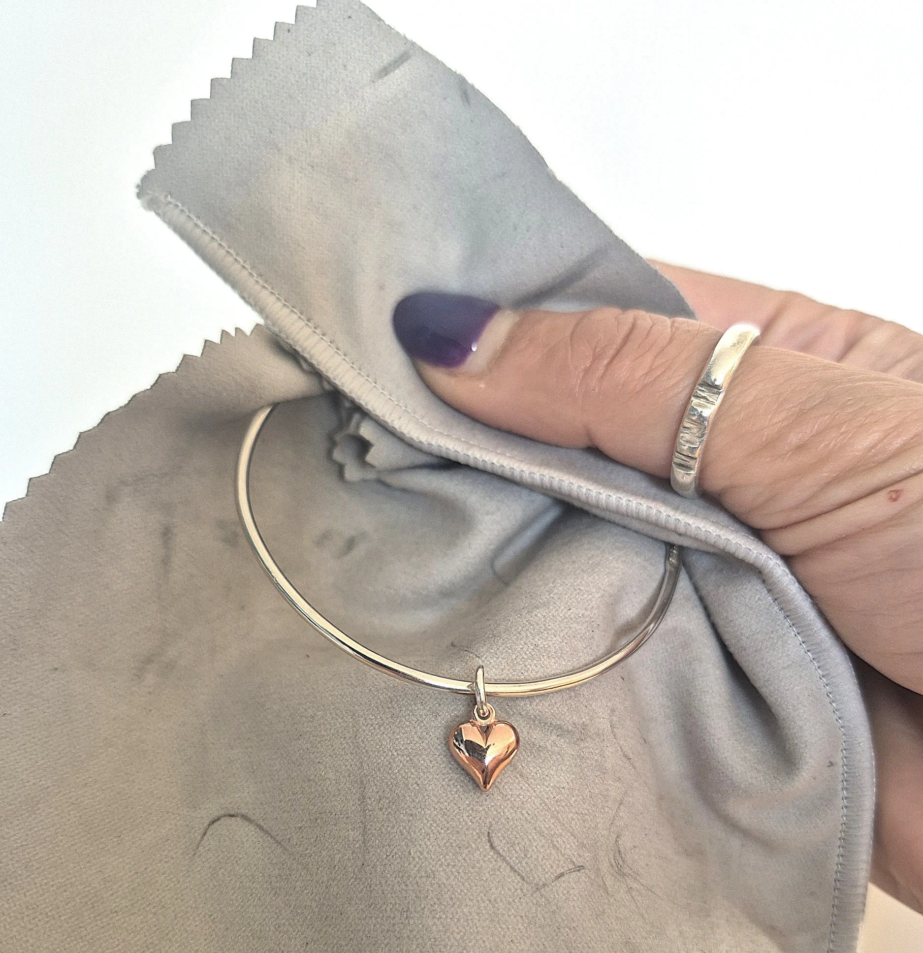 How to Clean Your Jewellery Sustainably without Using Chemicals