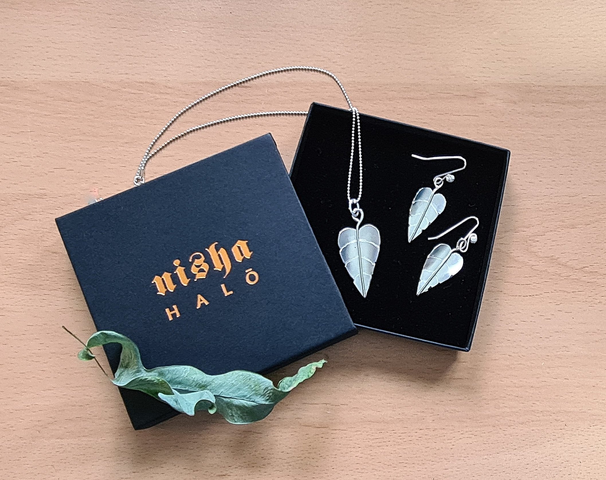Sterling silver leaf jewellery set