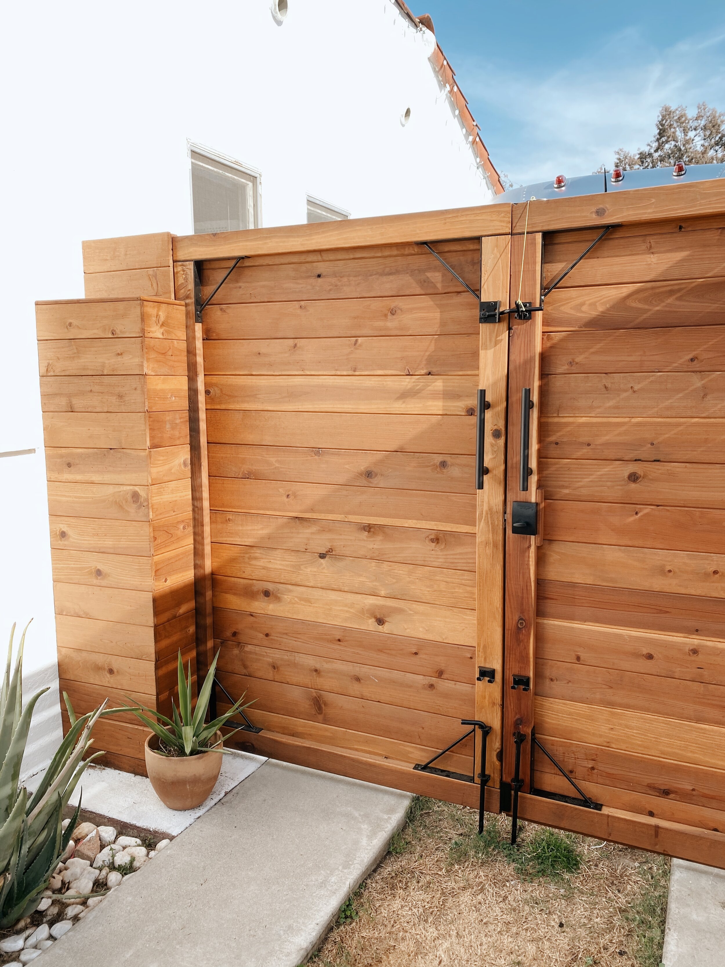 DIY: How To Build a Modern Wood Gate — Blanco Bungalow